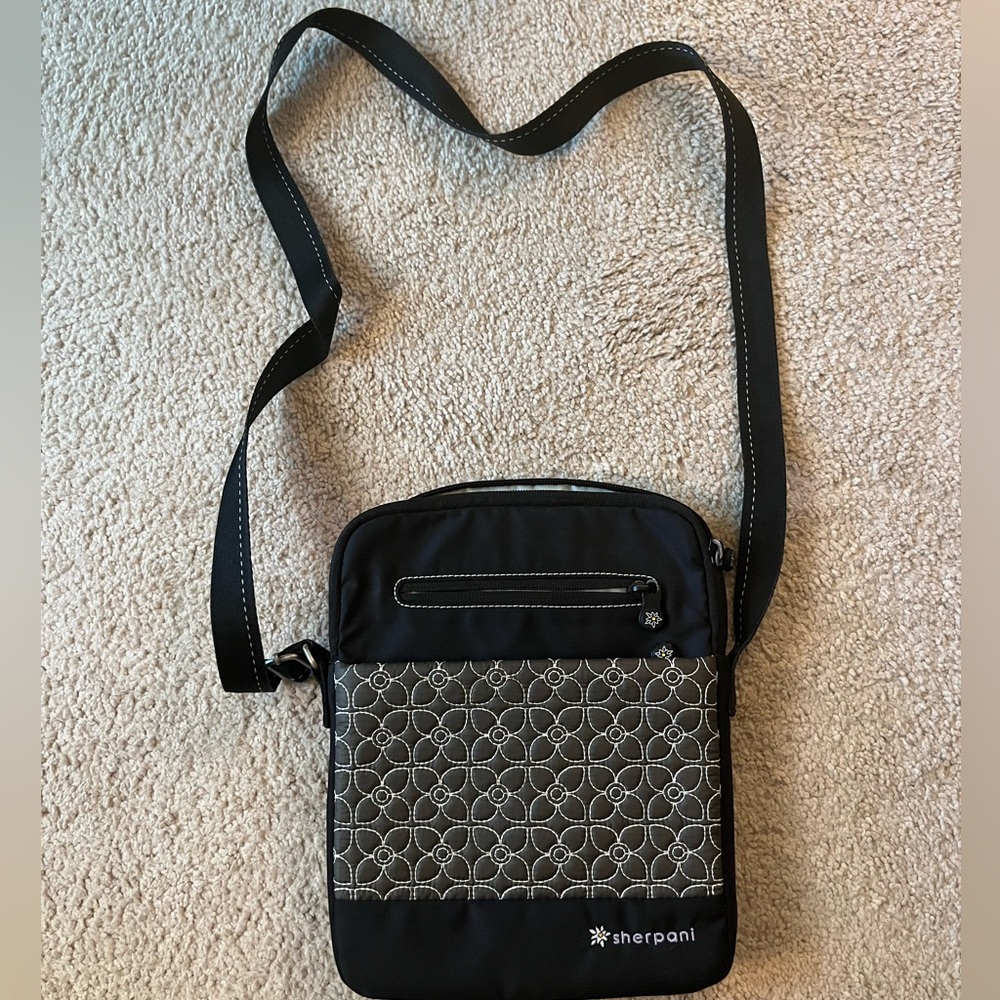 Sherpani travel purse